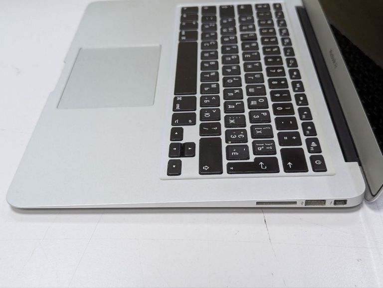 Дешиво Apple a1466/core i5 1,8 ghz/ram 8gb/ssd 120gb/hd graphics 6000 с ломбарда