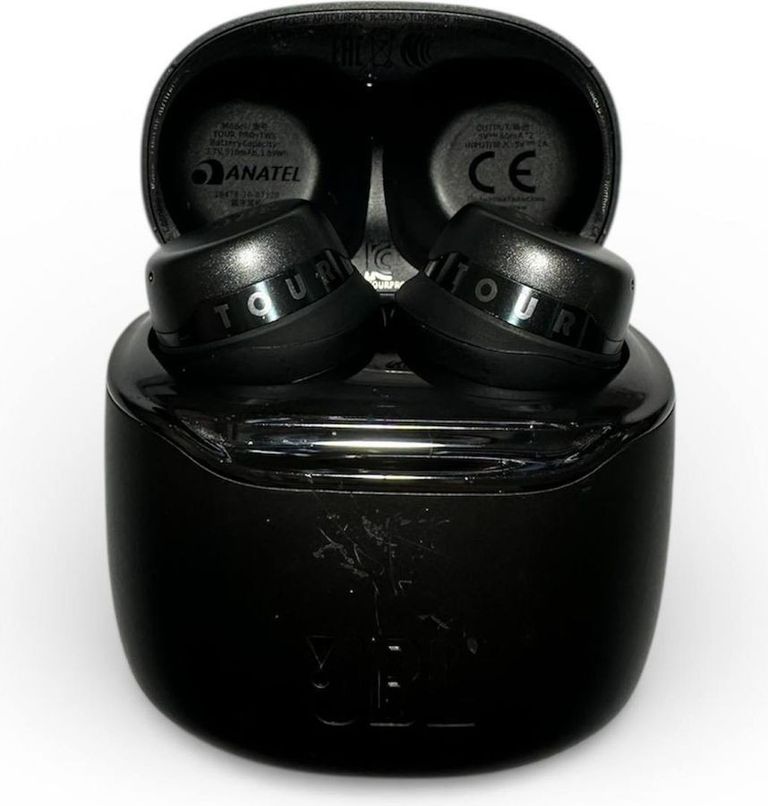 Дешиво Jbl Tour Pro+ TWS Black (JBLTOURPROPTWSBLK) с ломбарда