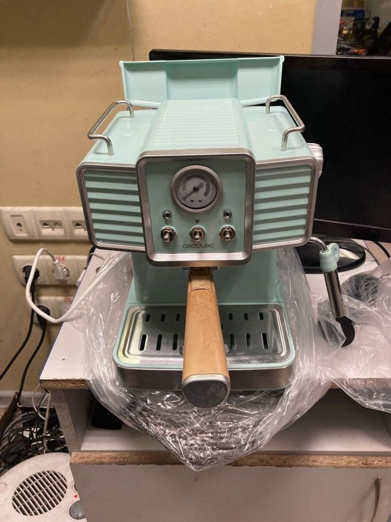 Дешиво Cecotec Cumbia Power Espresso 20 Tradizionale Light Green (01576) с ломбарда