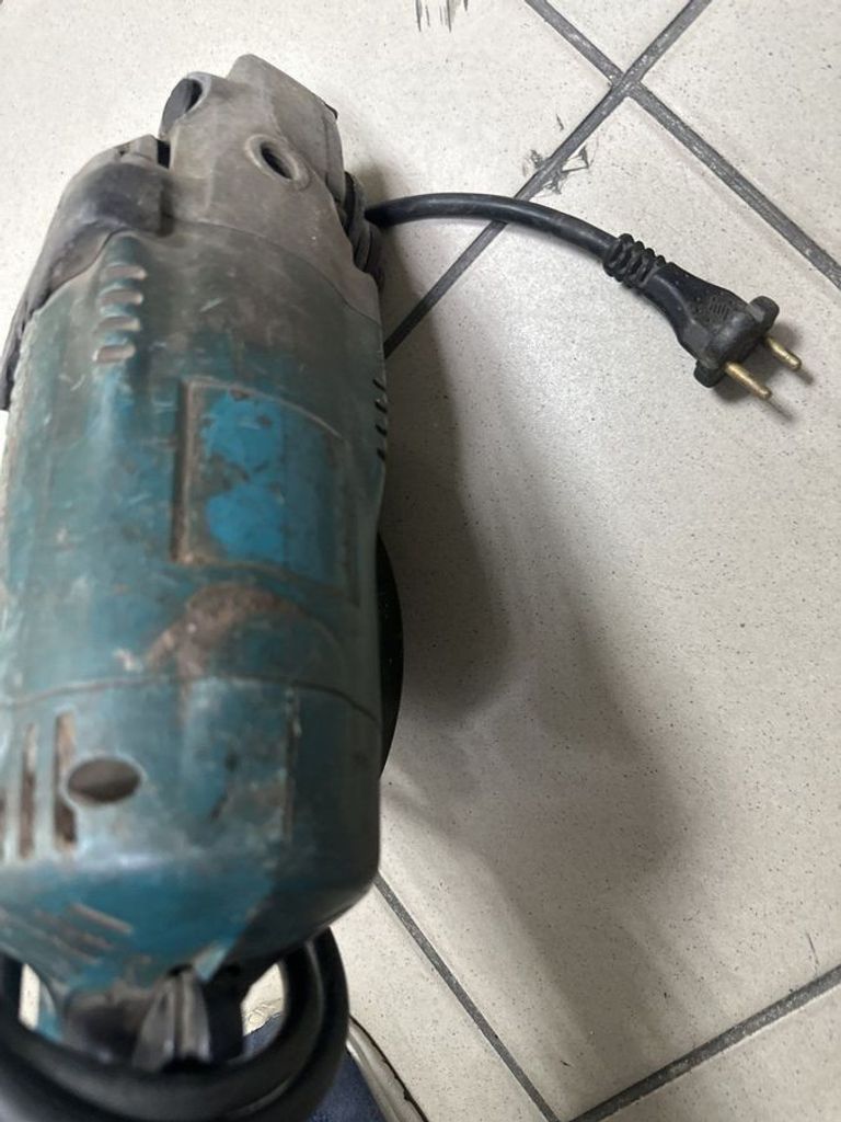 Дешиво Makita GA9020 с ломбарда