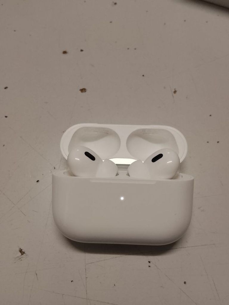 Купить Apple airpods pro 2nd generation with magsafe charging case usb-c Б/У