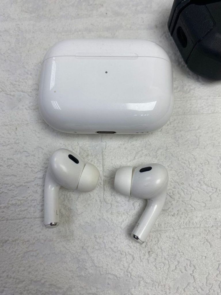Дешиво Apple airpods pro 2nd generation with magsafe charging case usb-c с ломбарда