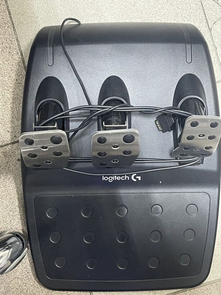 Дешево Logitech g29 driving force racing wheel / 941-000110, 941-000112 з ломбарду