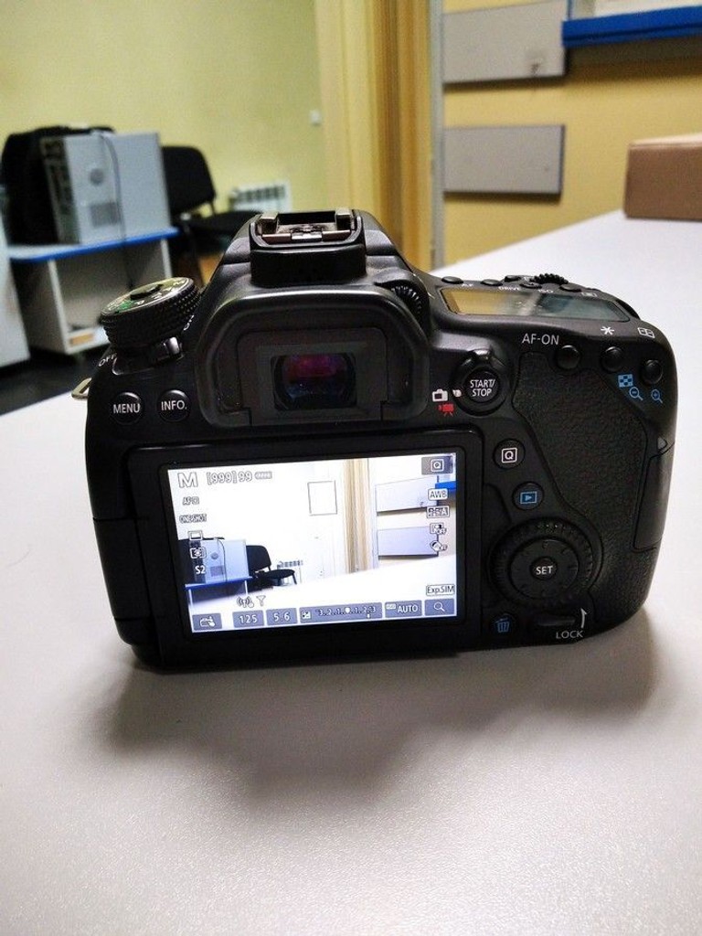 Дешево Canon eos 80d / efs 18-135mm з ломбарду