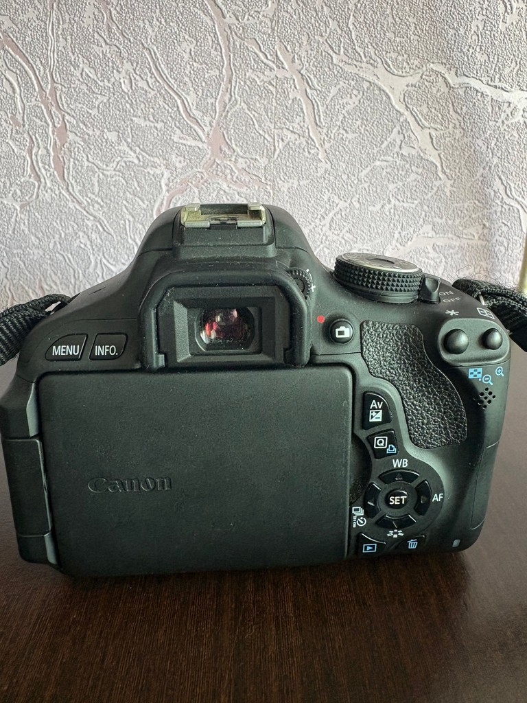 Дешиво Canon EOS 600D kit (18-55 mm) DC EF-S с ломбарда