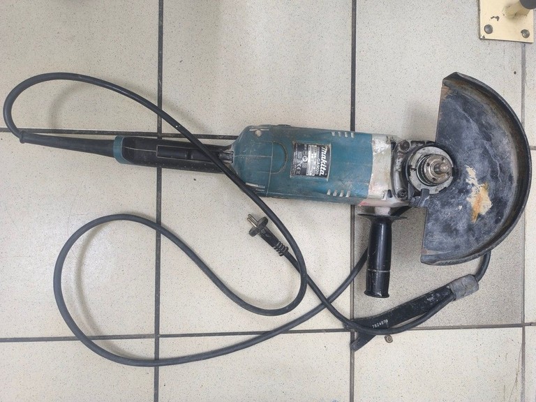 Оголошення Makita GA9020 Б/У