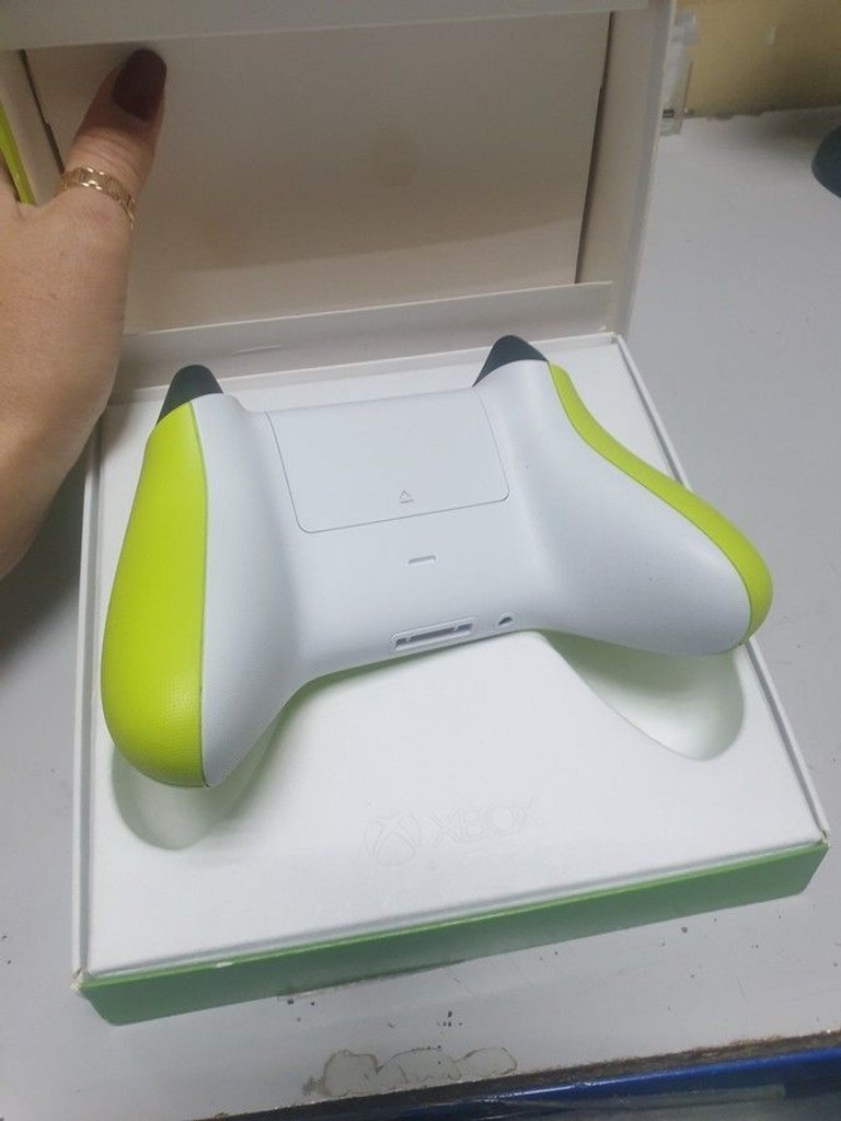 Дешиво Microsoft xbox series x s wireless controller с ломбарда