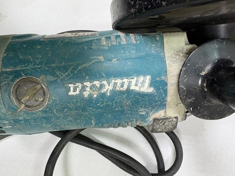 Оголошення Makita ga9020s Б/У