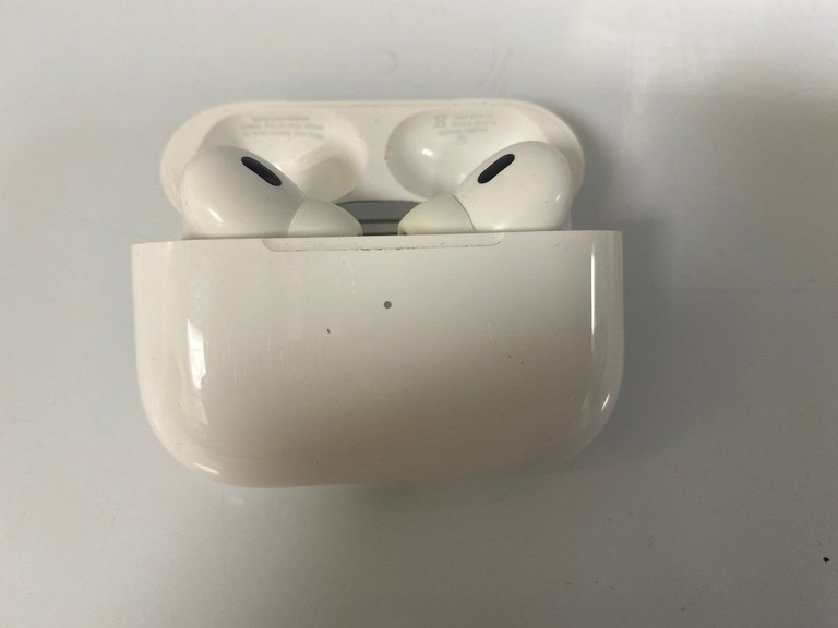 Оголошення Apple airpods pro 2nd generation with magsafe charging case usb-c Б/У