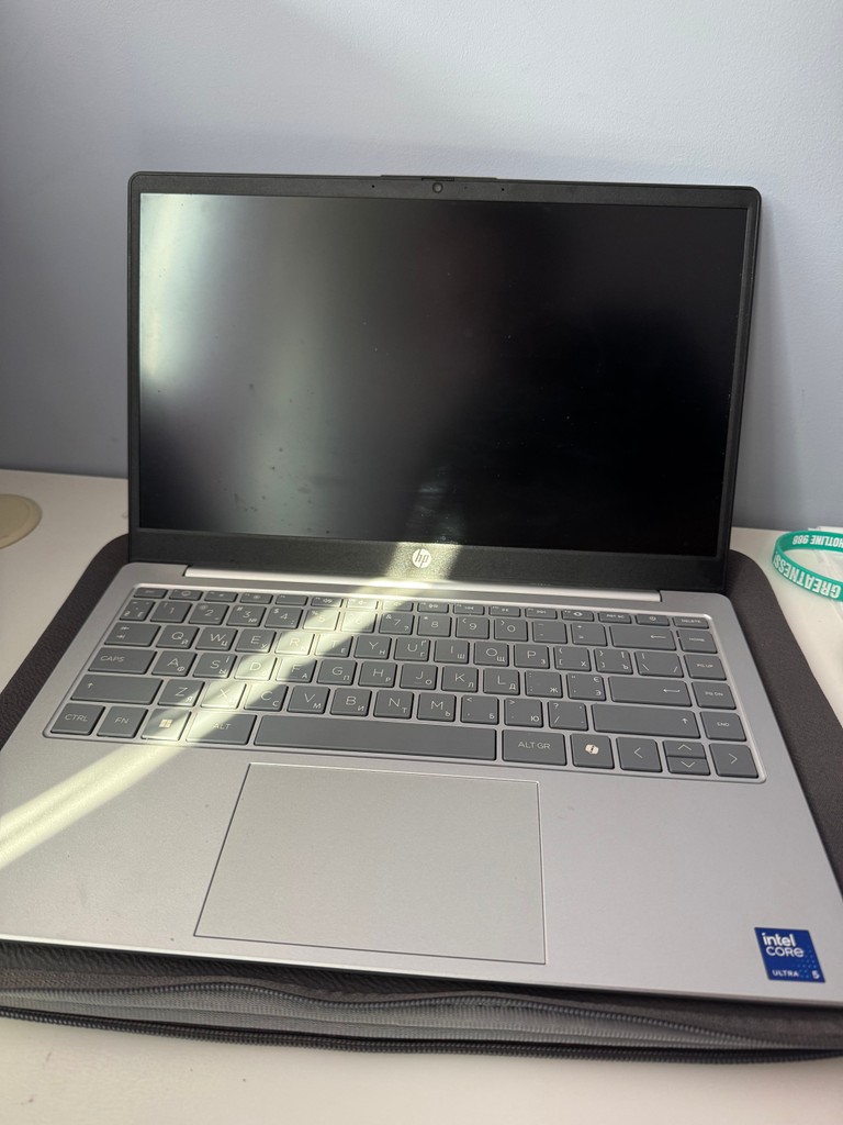 Оголошення Hp 14-ep0012ua Ceramic White (833G8EA) Б/У