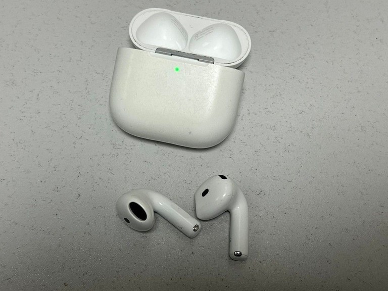 Оголошення Apple airpods 4 with active noise cancellation Б/У