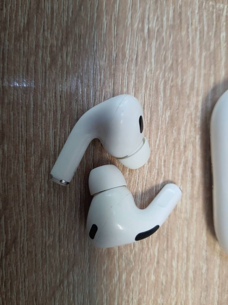 Apple AirPods Pro 2nd generation (MQD83)