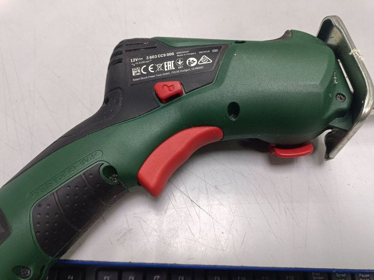 Купити Bosch EasyCut 12, 1 АКБ (06033C9020) Б/У