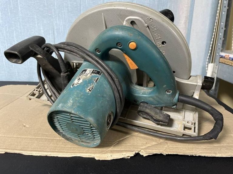 Дешиво Makita 5903R с ломбарда