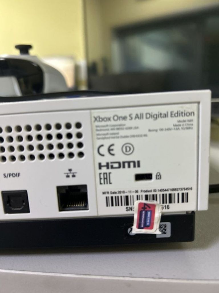 Дешиво Microsoft Xbox One S 500GB с ломбарда