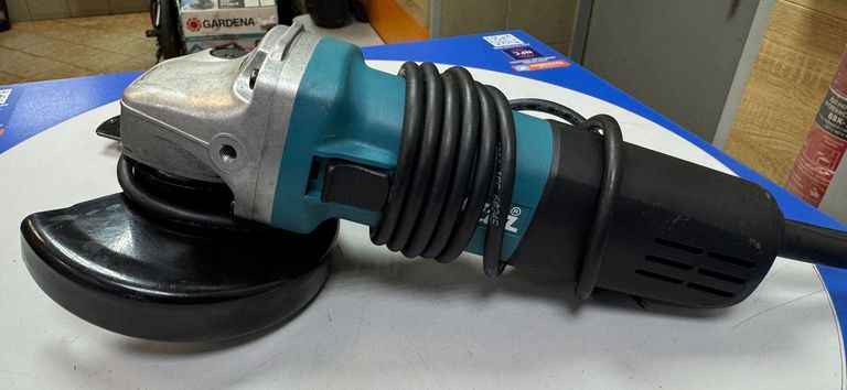 Купити Makita 9558HN Б/У