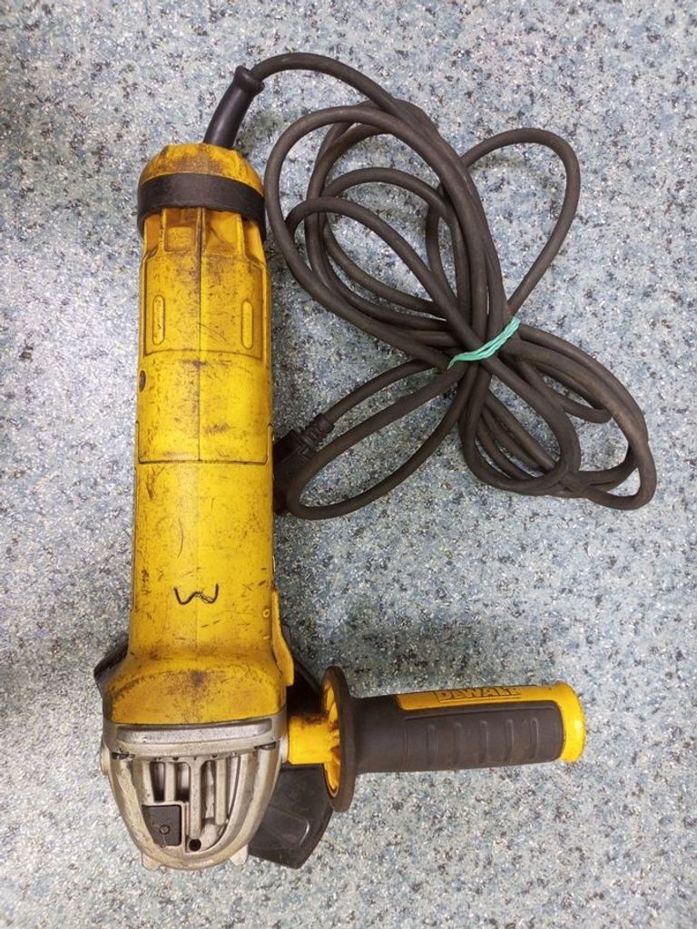 Дешево Dewalt DWE4217 з ломбарду