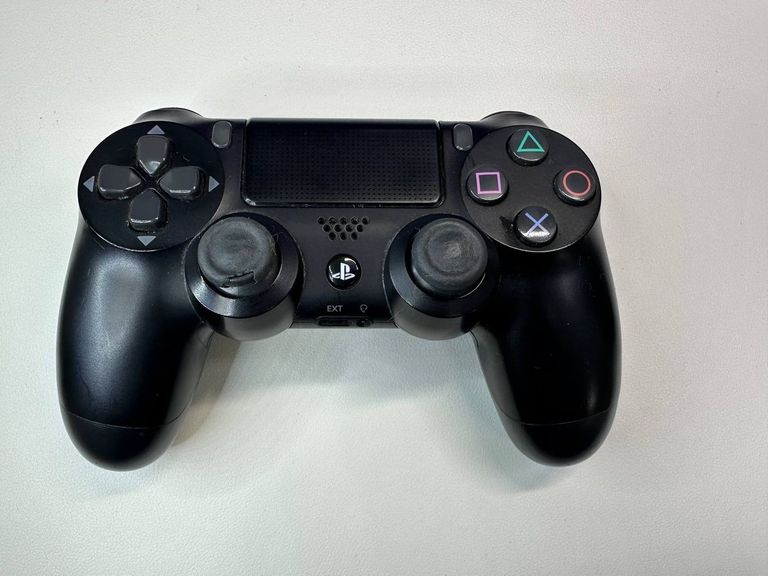 Купить Sony DualShock 4 V2 Black (9870357) Б/У
