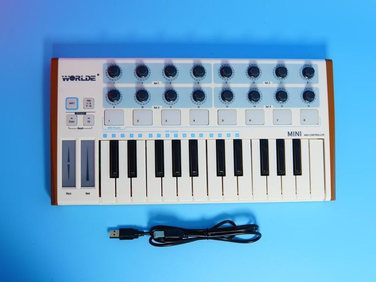 Оголошення 25 клавіш + Drum Pad Б/У