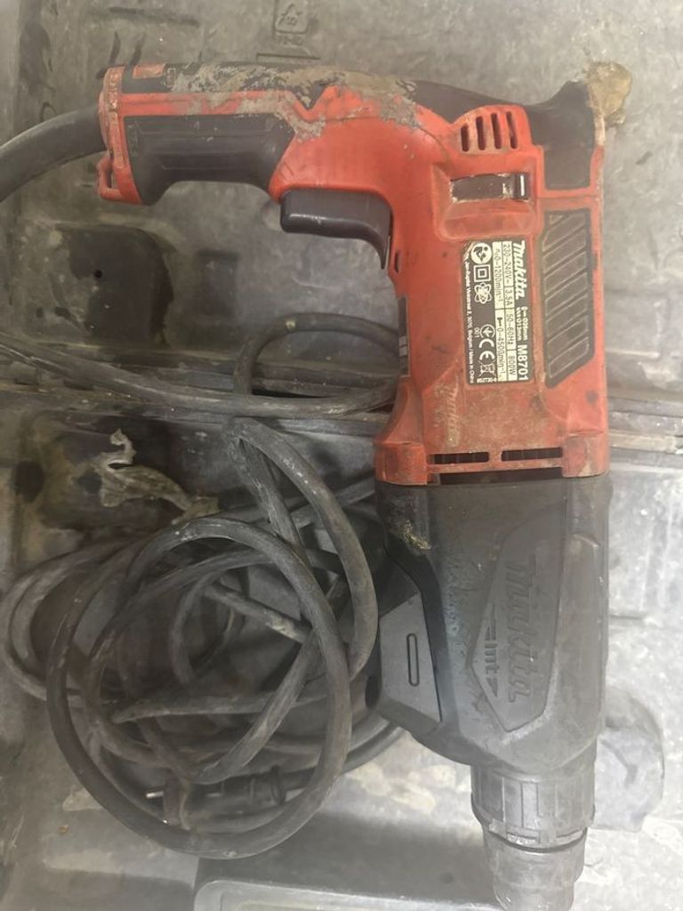 Дешево Makita M8701 з ломбарду