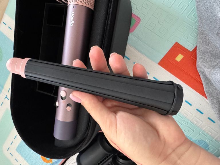 Dyson Airwrap i.d. Multi-Styler and Dryer Straight to Wavy Jasper Plum (599021-01) Код:null. Изображение 4