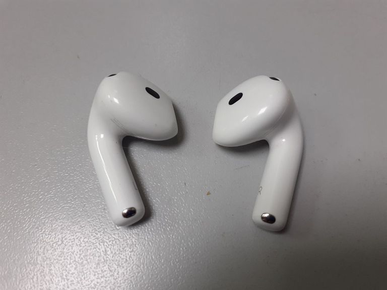 Объявление Apple airpods 4 with active noise cancellation Б/У