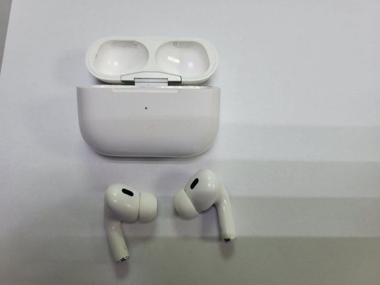 Купити Apple airpods pro 2nd generation with magsafe charging case usb-c Б/У