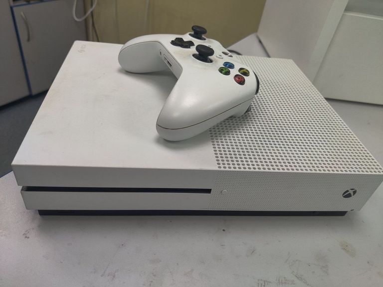 Дешиво Microsoft Xbox One S 500GB с ломбарда