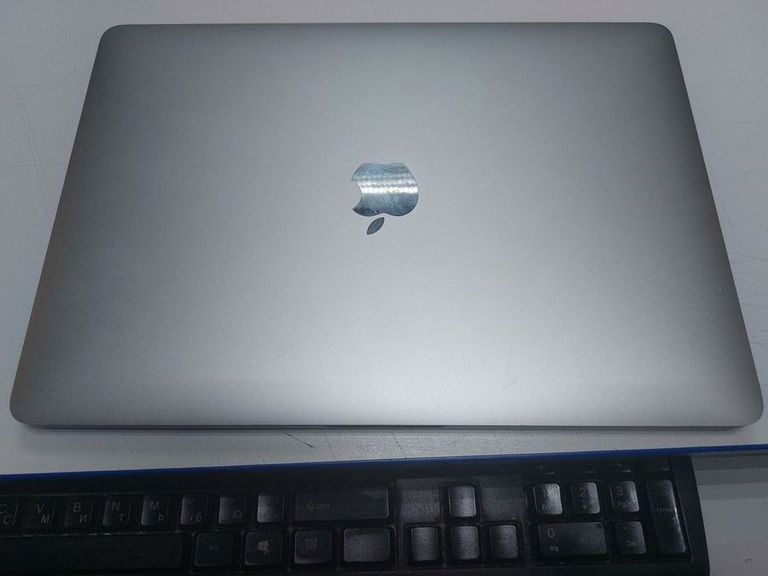 Дешиво Apple a1706 macbook pro 13,3" core i5 3.1ghz /ram 8gb /ssd 256/ gpu intel iris plus 650 1536mb с ломбарда