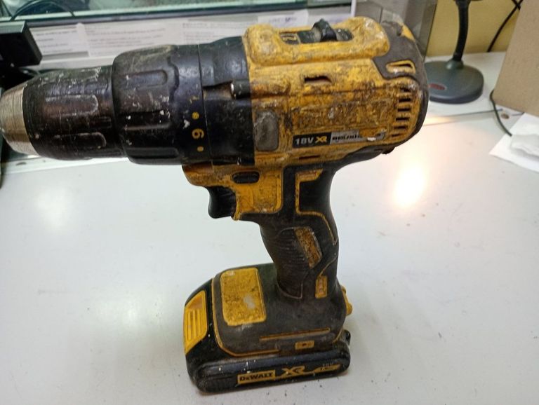 Дешиво Dewalt dcf809 / dcd777 / 2акб 1,5ah / зп с ломбарда