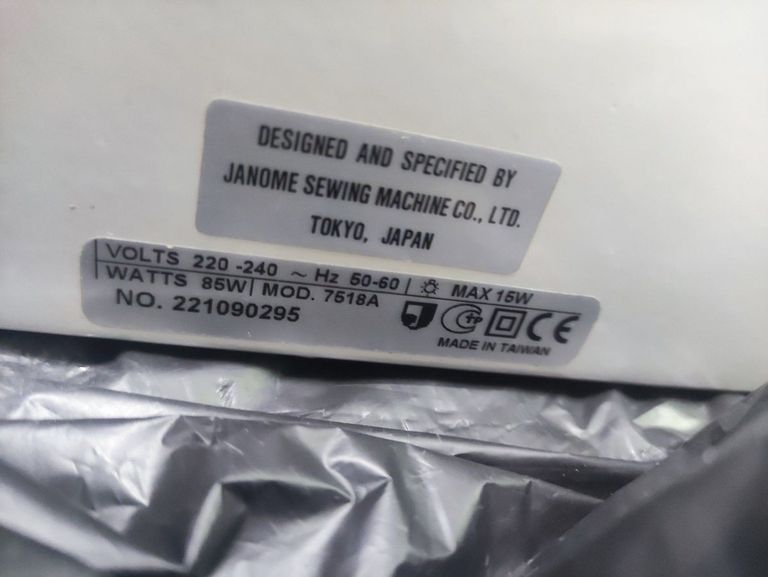 Дешиво Janome 7518A с ломбарда