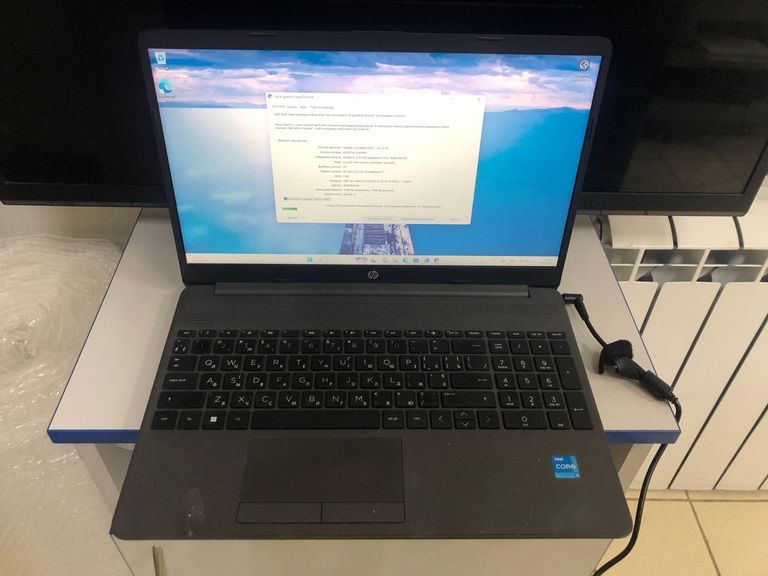Купить Hp 15/core i3-1215u ddr5/8gb ddr5/hdd *відсутній/ssd 256 gb/*інтегрована Б/У