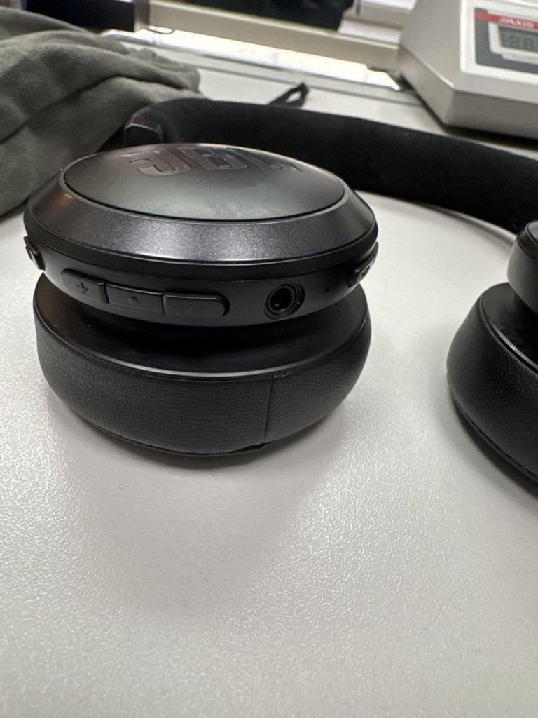 Оголошення Jbl live 670nc Б/У