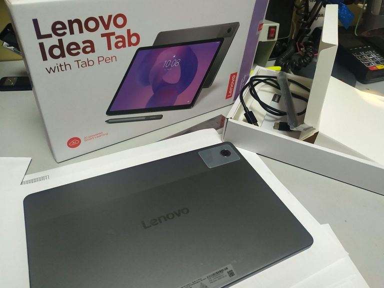 Купити Lenovo Idea Tab Pro 8/128GB WiFi Luna Grey + Pen&Moto Buds (ZAE40156UA) Б/У