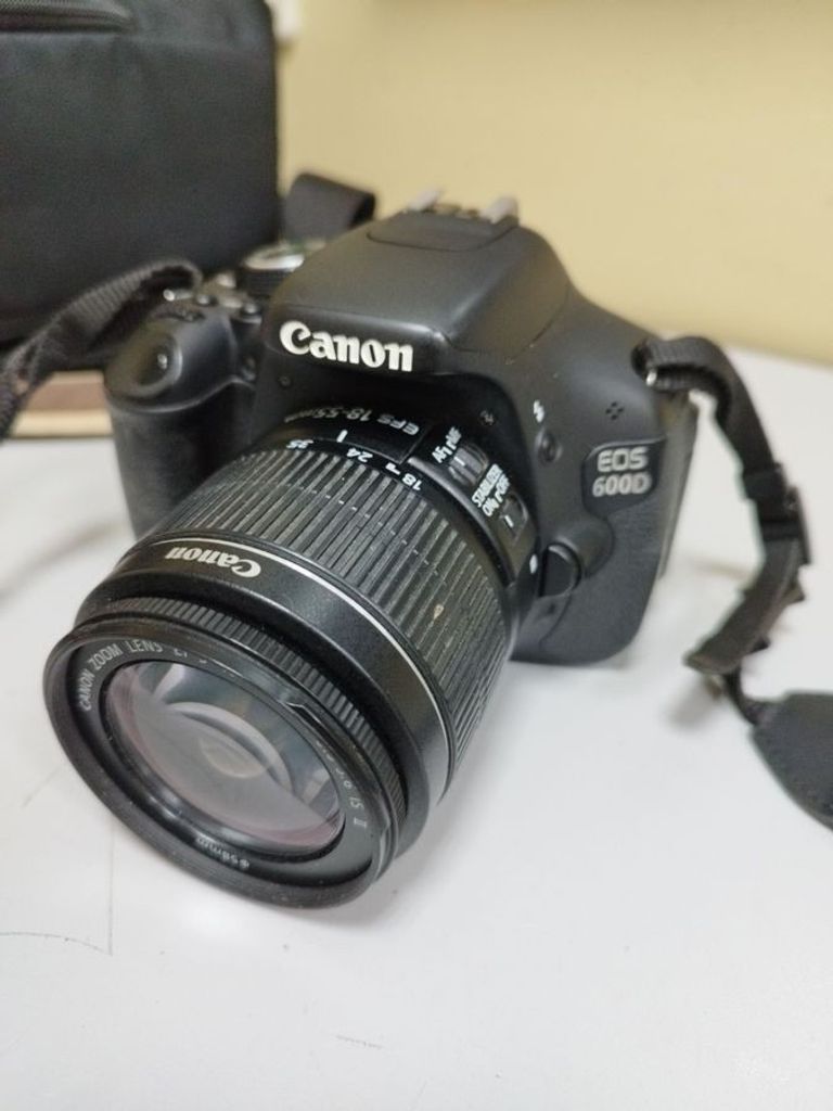 Дешево Canon eos 600d ef-s 18-55mm f/3,5-5,6 is ii з ломбарду