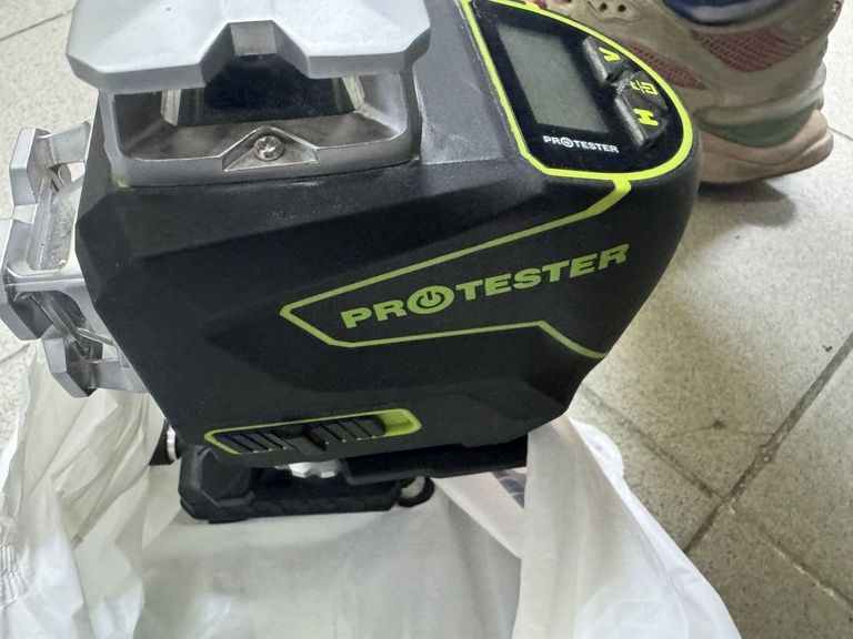 Дешиво Protester LL516G с ломбарда