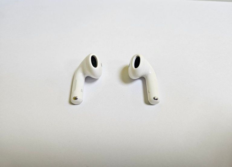 Дешево Apple airpods 4 з ломбарду