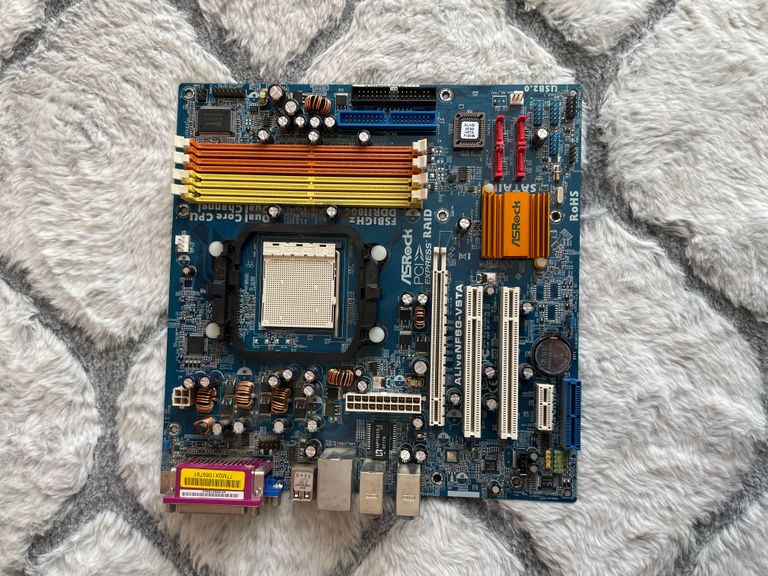 Купить ASRock ALiveNF6G-VSTA Socket AM2+ / AM2 Б/У