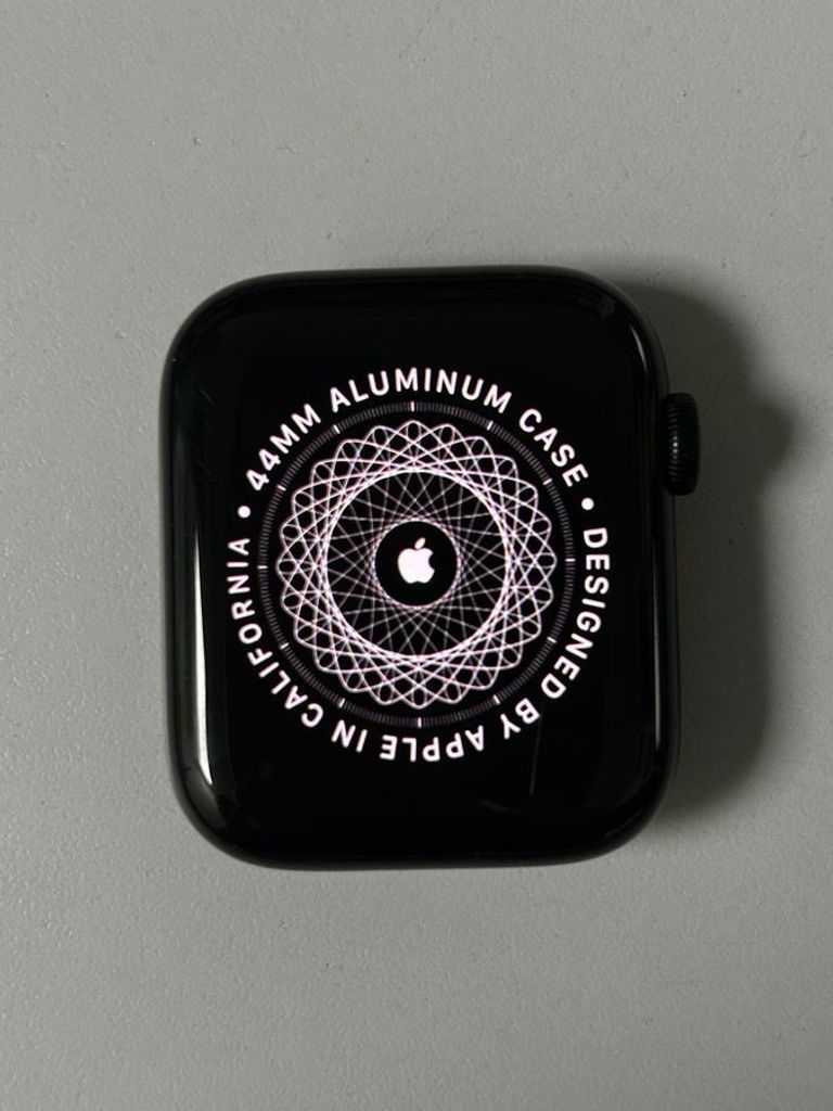 Apple watch se 2 gps 44mm aluminium case Код:01-200884574. Изображение 10