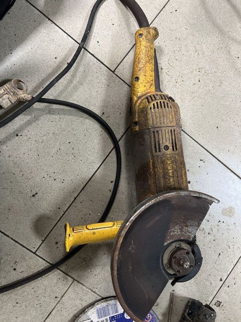 Оголошення Dewalt DWE492 Б/У