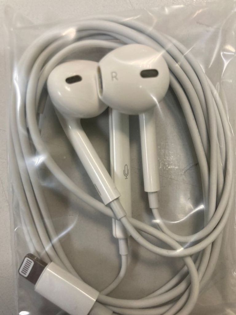 Купить Apple earpods with lightning connector Б/У