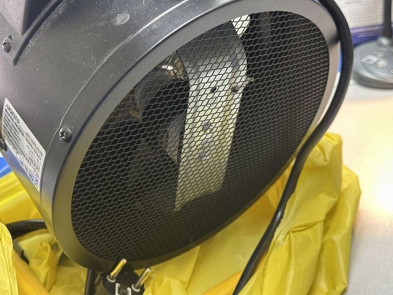 Дешиво Ardesto IFH-03B с ломбарда