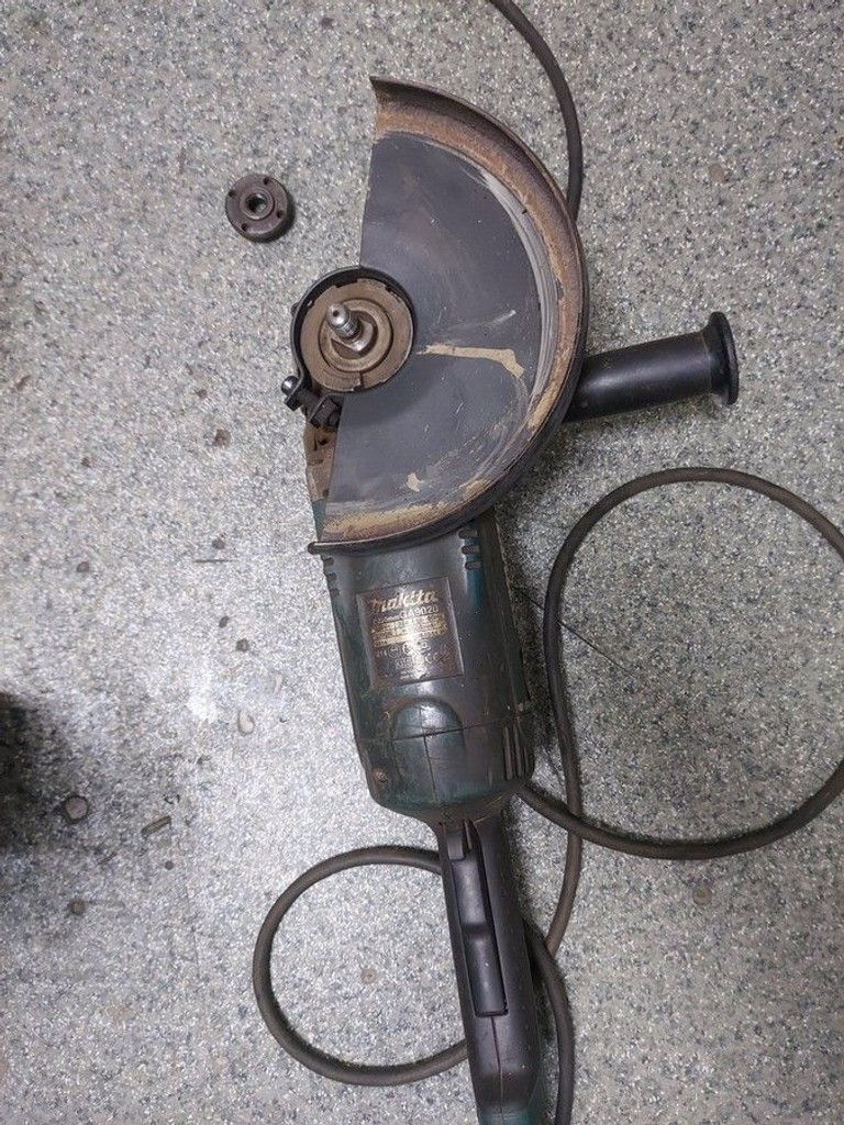 Дешево Makita GA9020 з ломбарду