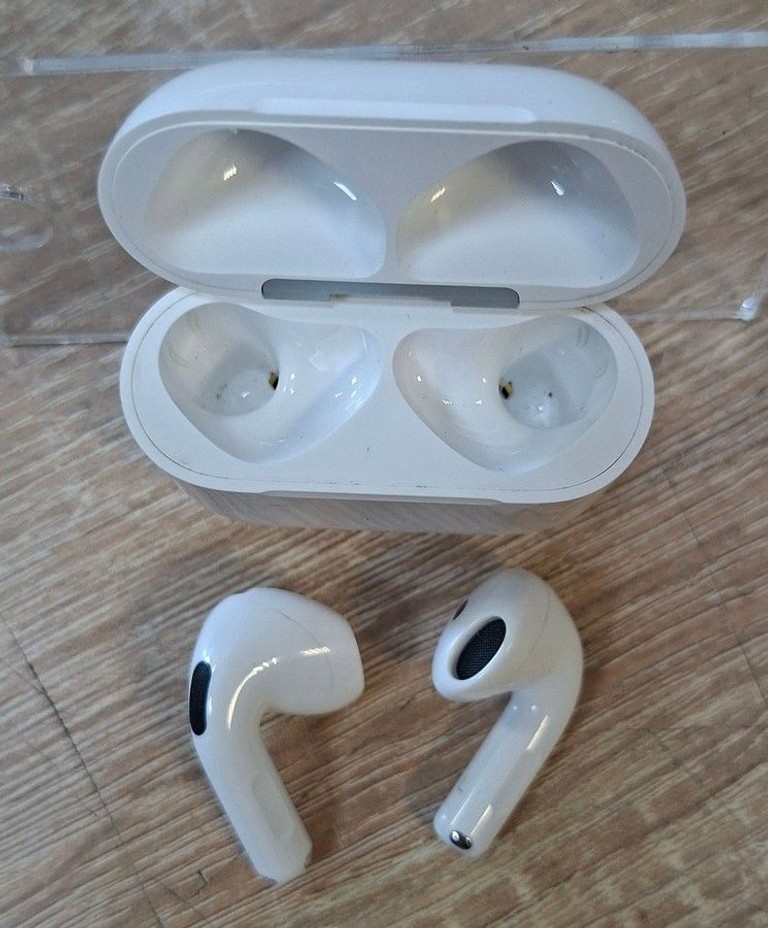 Розпродаж Apple airpods 4 with active noise cancellation, продавець Техноскарб
