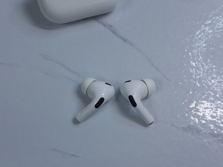 Дешево Apple airpods pro 2nd generation with magsafe charging case usb-c з ломбарду