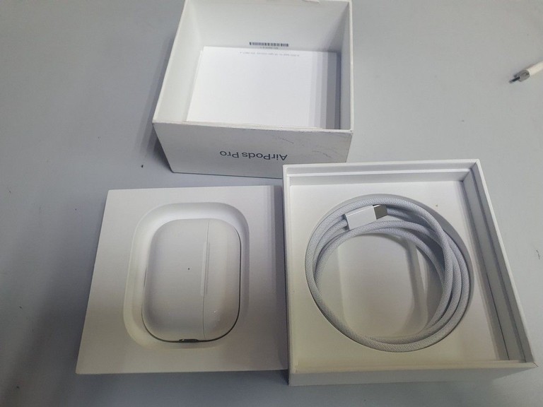 Apple airpods pro 2nd generation with magsafe charging case usb-c Код:01-200994884. Изображение 6
