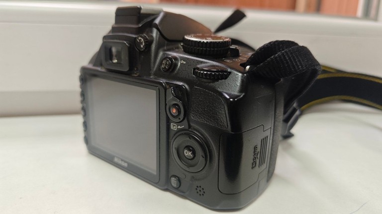 Объявление Nikon d3100 kit / af-s nikkor 18-55mm f:3,5-5,6g vr dx Б/У