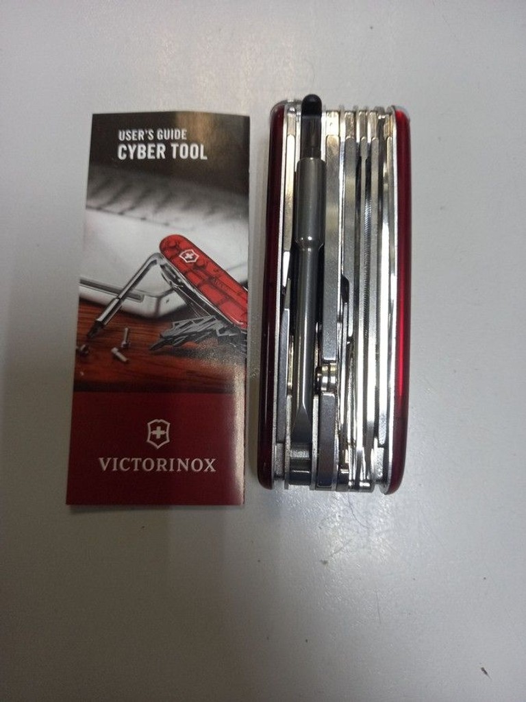 Купити Victorinox CyberTool 41 (1.7775.T) Б/У