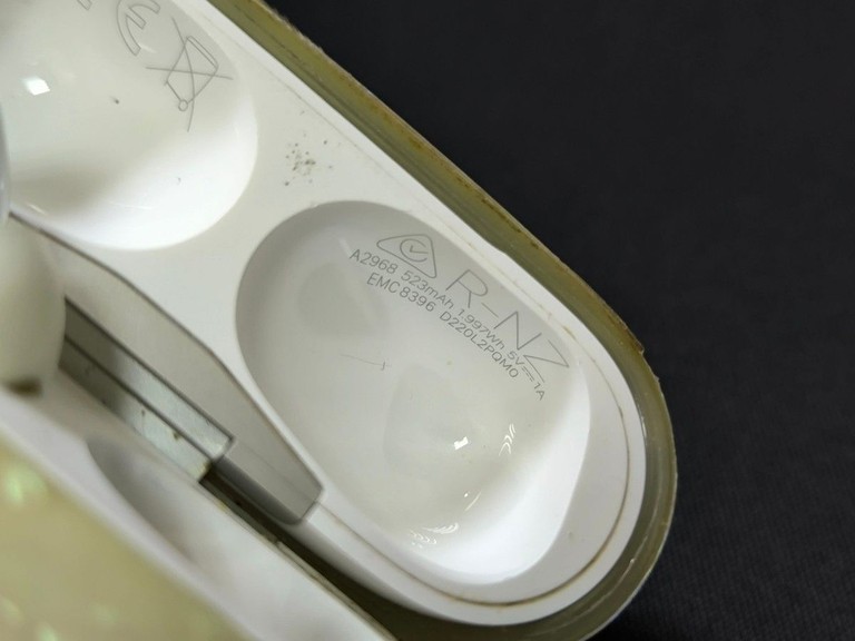 Дешево Apple airpods pro 2nd generation with magsafe charging case usb-c з ломбарду