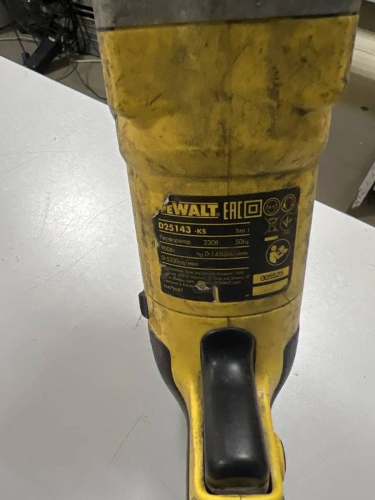 Dewalt d25143ks